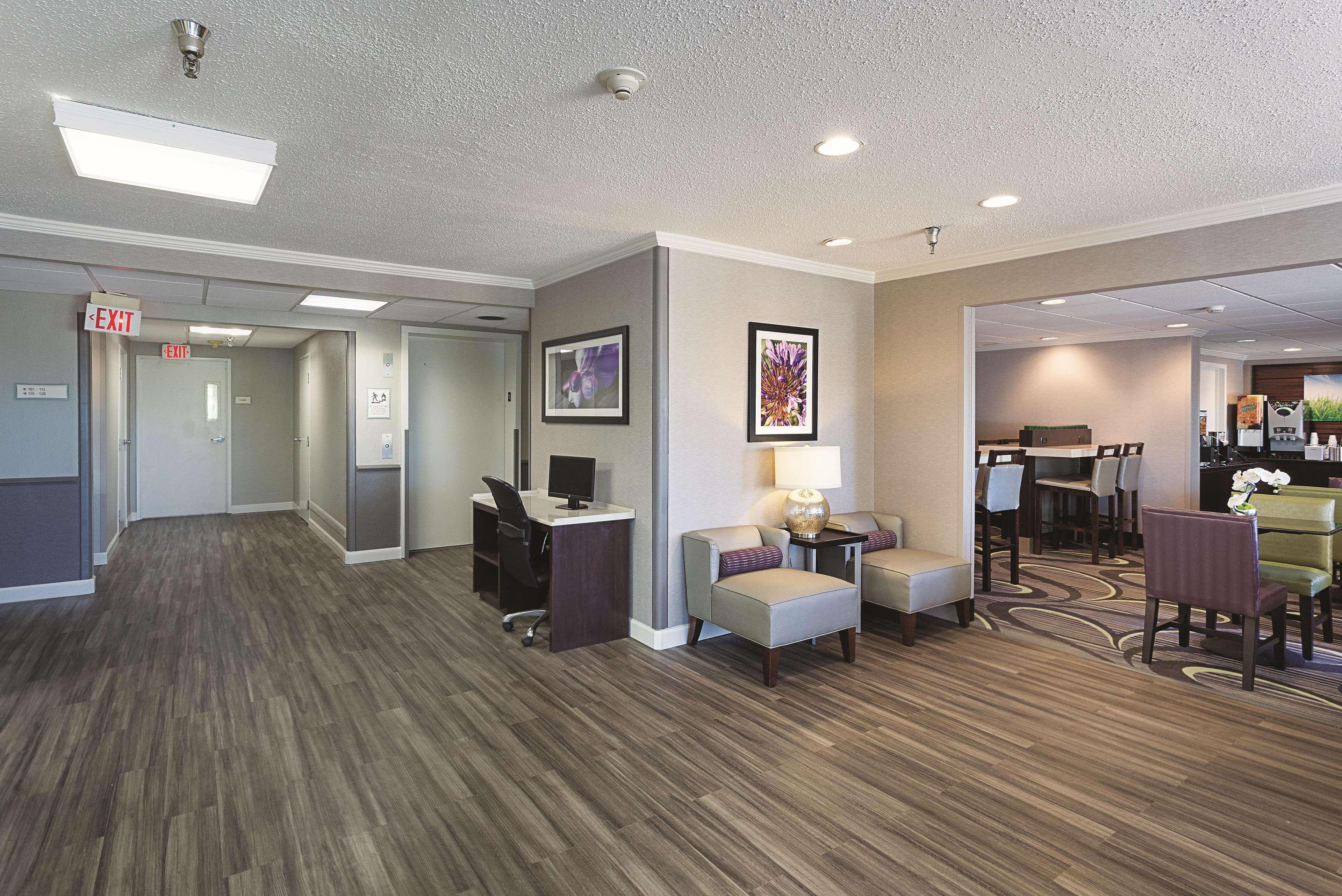 La Quinta By Wyndham Baton Rouge Siegen Lane Hotel Exterior photo